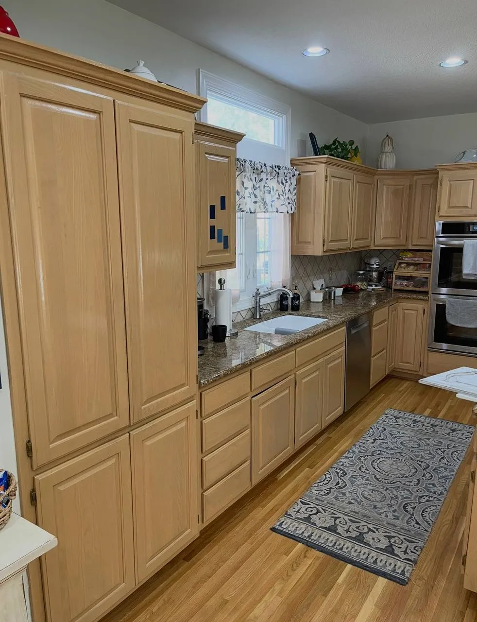 Oak kitchen cabinets before refinishing
